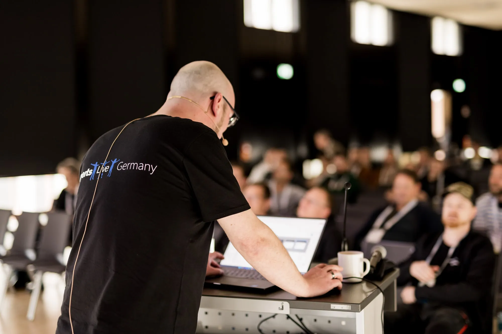 Christoph at the lectern in front of a full room at Experts Live Germany 2025
